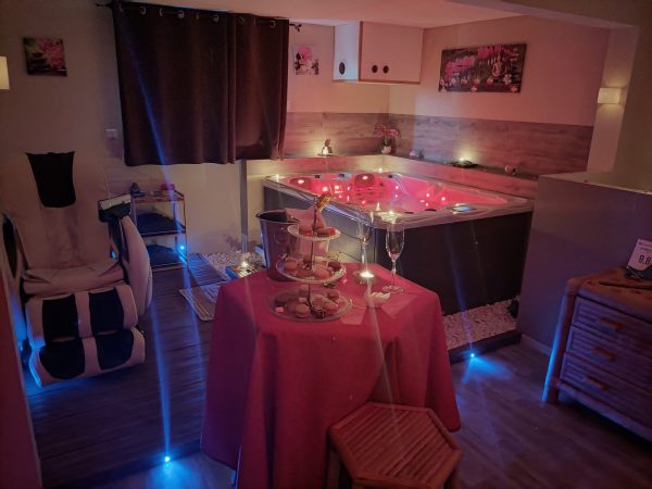 Chambre d'hôtes romantique avec jacuzzi LA BAIE DES ANGES à Beaucaire, Gard